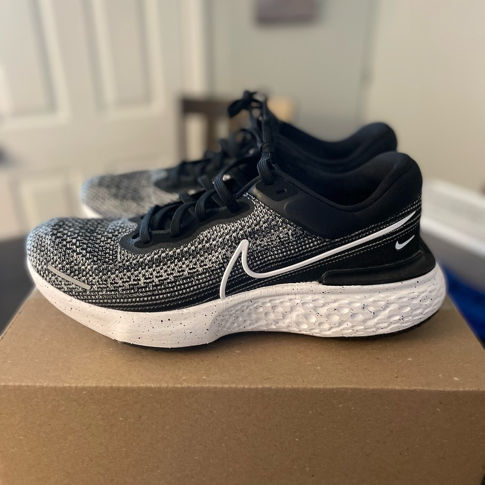 Nike Invincible Zoom X Size 14